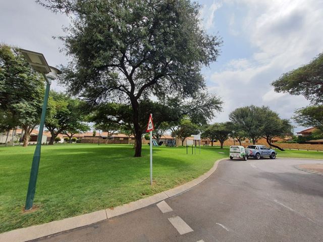 Complex entrance lawn